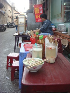 street_vendor_pho_ga_hanoi